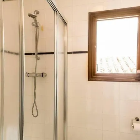 Stunning 2 Bed Penthouse In Tuhillo, Area Apartment