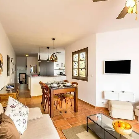 Apartment Stunning 2 Bed Penthouse In Tuhillo, Area *