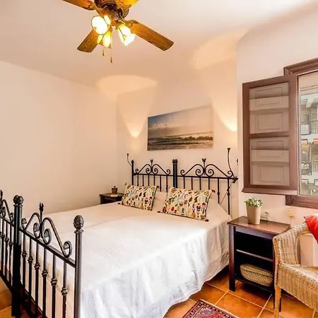 Stunning 2 Bed Penthouse In Tuhillo, Area Apartment